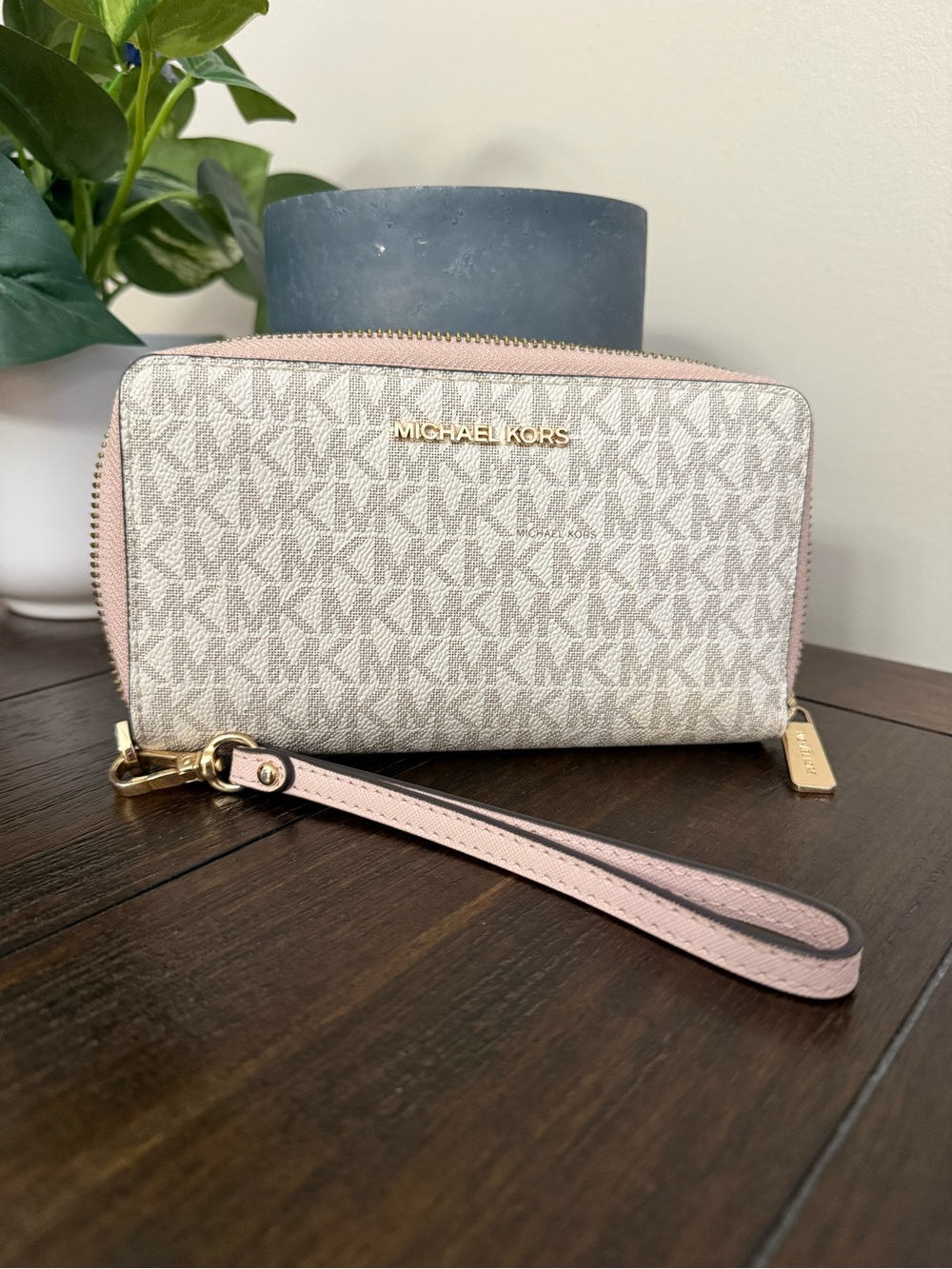 Michael Kors Beige & Light Pink Signature Wristlet